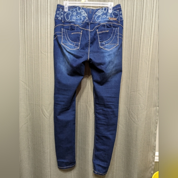 Women's/juniors butt lift Fashion 2 Love - Picture 2 of 4